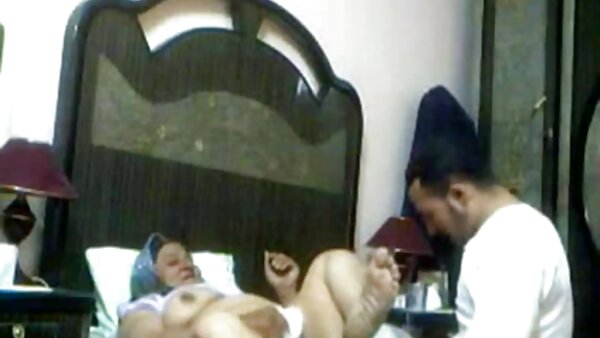 MILF ប៍នតង់ដេងស្រទន់ រីករាយនឹងក្បាច់រឹងក្នុងស្ទីលឆ្កែ