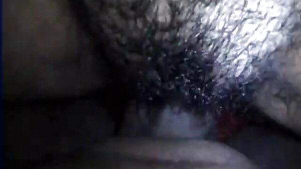 Kinky tranny Marcella Herrera កំពុងលេងជាមួយឌីកធំ និងរឹងរបស់នាង